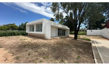 SE VENDE CASA DE DOS DORMITORIOS ZONA PEKOS ULTIMA UNIDAD