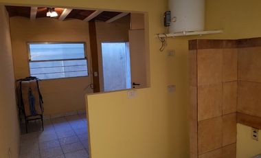Departamento Tipo Casa en alquiler en Lanus Oeste