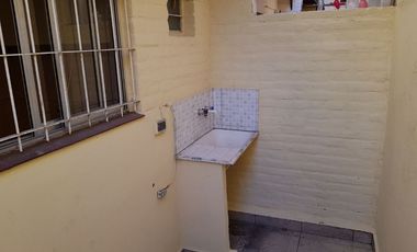 Departamento Tipo Casa en alquiler en Lanus Oeste