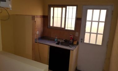 Departamento Tipo Casa en alquiler en Lanus Oeste