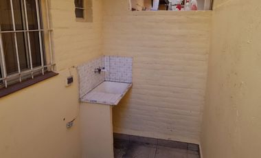 Departamento Tipo Casa en alquiler en Lanus Oeste