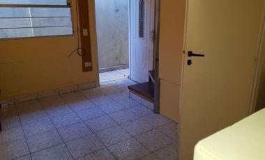 Departamento Tipo Casa en alquiler en Lanus Oeste