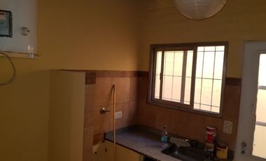 Departamento Tipo Casa en alquiler en Lanus Oeste