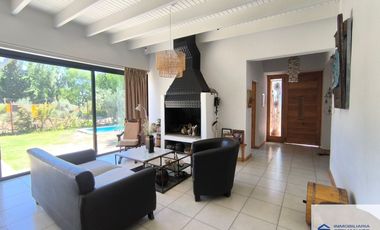 Casa en venta de 3 dormitorios c/ cochera en Lunlunta