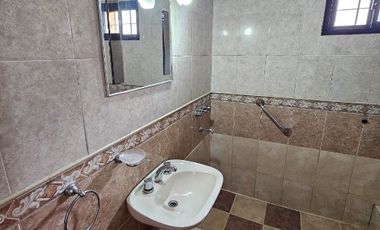 Departamento Tipo Casa en alquiler en Lanus Oeste