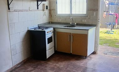 ALQUILER DUPLEX DOS AMBIENTES CON COCHERA CORIMAYO