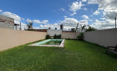 VENTA CASA CON JARDIN Y PILETA RICARDONE