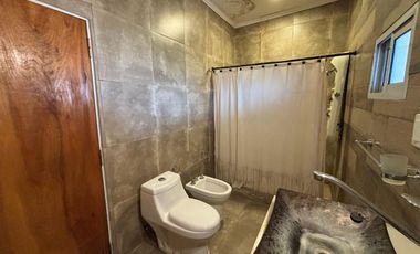 VENTA CASA CON JARDIN Y PILETA RICARDONE