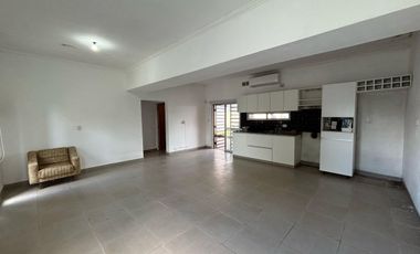 VENTA CASA CON JARDIN Y PILETA RICARDONE