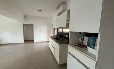 VENTA CASA CON JARDIN Y PILETA RICARDONE
