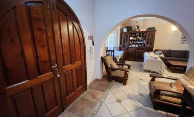 VENTA CASA 5 AMBIENTES PARQUE PISCINA TORTUGUITAS