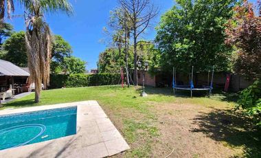 VENTA CASA 5 AMBIENTES PARQUE PISCINA TORTUGUITAS