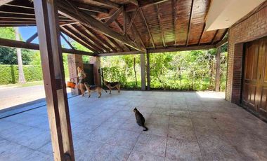 VENTA CASA 5 AMBIENTES PARQUE PISCINA TORTUGUITAS