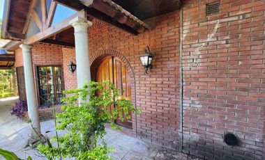 VENTA CASA 5 AMBIENTES PARQUE PISCINA TORTUGUITAS