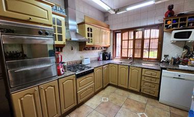 VENTA CASA 5 AMBIENTES PARQUE PISCINA TORTUGUITAS