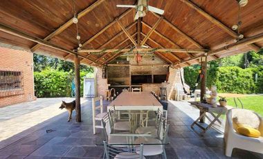 VENTA CASA 5 AMBIENTES PARQUE PISCINA TORTUGUITAS