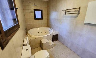 VENTA CASA 5 AMBIENTES PARQUE PISCINA TORTUGUITAS