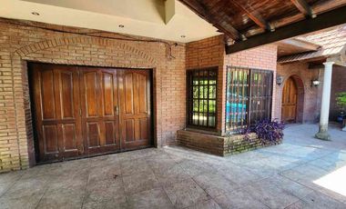 VENTA CASA 5 AMBIENTES PARQUE PISCINA TORTUGUITAS