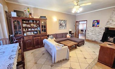 VENTA CASA 5 AMBIENTES PARQUE PISCINA TORTUGUITAS