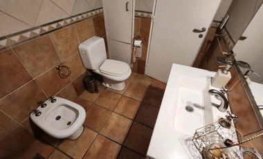 VENTA CASA 5 AMBIENTES PARQUE PISCINA TORTUGUITAS