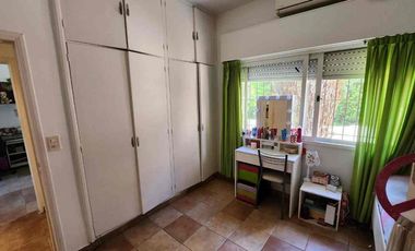 VENTA CASA 5 AMBIENTES PARQUE PISCINA TORTUGUITAS