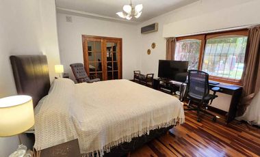 VENTA CASA 5 AMBIENTES PARQUE PISCINA TORTUGUITAS