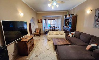 VENTA CASA 5 AMBIENTES PARQUE PISCINA TORTUGUITAS