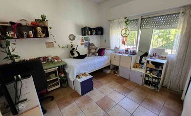 VENTA CASA 5 AMBIENTES PARQUE PISCINA TORTUGUITAS