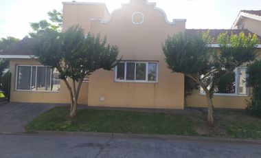Casa en venta - 3 Dormitorios 2 Baños - Cochera - 680mts2 - San Miguel Del Monte