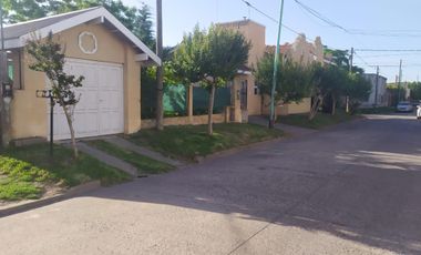 Casa en venta - 3 Dormitorios 2 Baños - Cochera - 680mts2 - San Miguel Del Monte