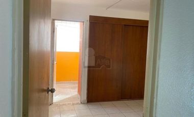 Casa en venta, 4 recámaras, 1.5 baños, cocina, sala comedor, área de lavado, portón eléctrico