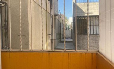 Casa en venta, 4 recámaras, 1.5 baños, cocina, sala comedor, área de lavado, portón eléctrico