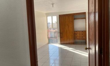 Casa en venta, 4 recámaras, 1.5 baños, cocina, sala comedor, área de lavado, portón eléctrico
