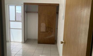 Casa en venta, 4 recámaras, 1.5 baños, cocina, sala comedor, área de lavado, portón eléctrico