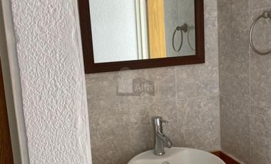 Casa en venta, 4 recámaras, 1.5 baños, cocina, sala comedor, área de lavado, portón eléctrico