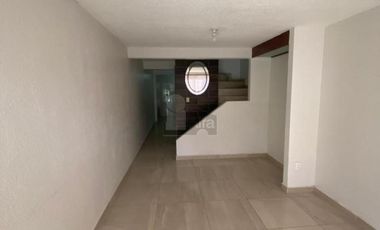 Casa en venta, 4 recámaras, 1.5 baños, cocina, sala comedor, área de lavado, portón eléctrico