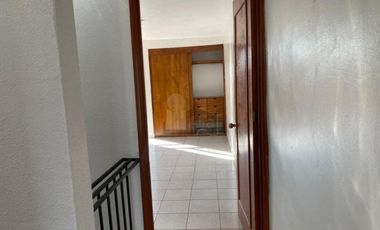 Casa en venta, 4 recámaras, 1.5 baños, cocina, sala comedor, área de lavado, portón eléctrico