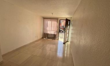 Casa en venta, 4 recámaras, 1.5 baños, cocina, sala comedor, área de lavado, portón eléctrico