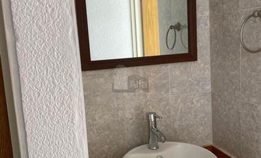 Casa en privada, 4 recámaras, 1.5 baños, cocina, sala comedor, área de lavado, portón eléctrico