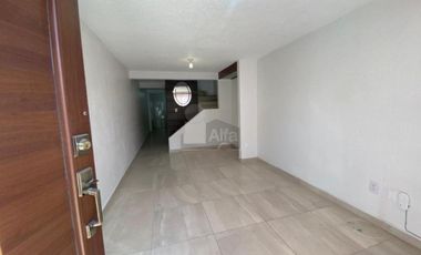 Casa en venta, 4 recámaras, 1.5 baños, cocina, sala comedor, área de lavado, portón eléctrico