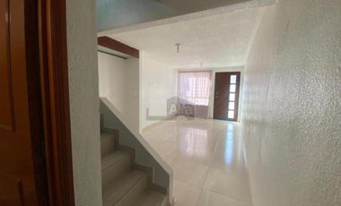 Casa en venta, 4 recámaras, 1.5 baños, cocina, sala comedor, área de lavado, portón eléctrico