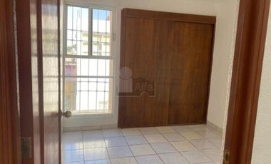Casa en venta, 4 recámaras, 1.5 baños, cocina, sala comedor, área de lavado, portón eléctrico