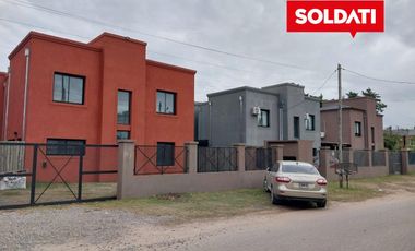 Duplex 3 ambientes a estrenar, en venta en Pilar, excelente acceso, sin expensas.