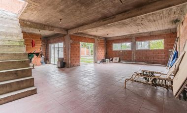 Venta Terreno Triple Frente en Castelar - Toma Permuta - Ideal inversor