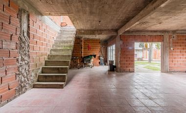 Venta Terreno Triple Frente en Castelar - Toma Permuta - Ideal inversor