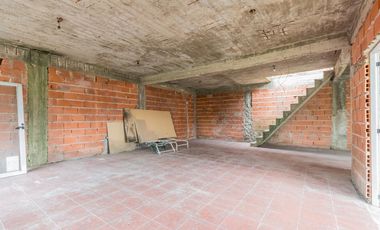 Venta Terreno Triple Frente en Castelar - Toma Permuta - Ideal inversor
