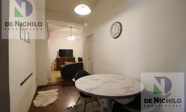 Venta casa de dos plantas con cochera en Robertson al 1000, Flores