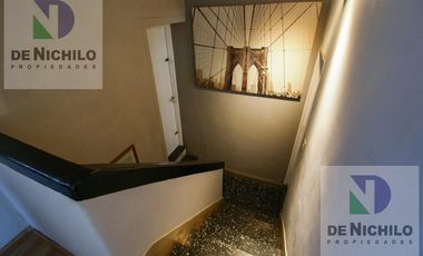 Venta casa de dos plantas con cochera en Robertson al 1000, Flores