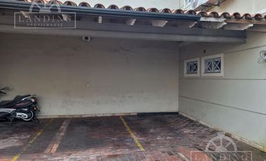 Oficina en venta en  Dardo Rocha con dos cocheras cubiertas Inmejorable ubicación en zona