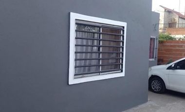 Casa en venta - 3 Dormitorios 1 Baño - Cochera - 400Mts2 - Claypole